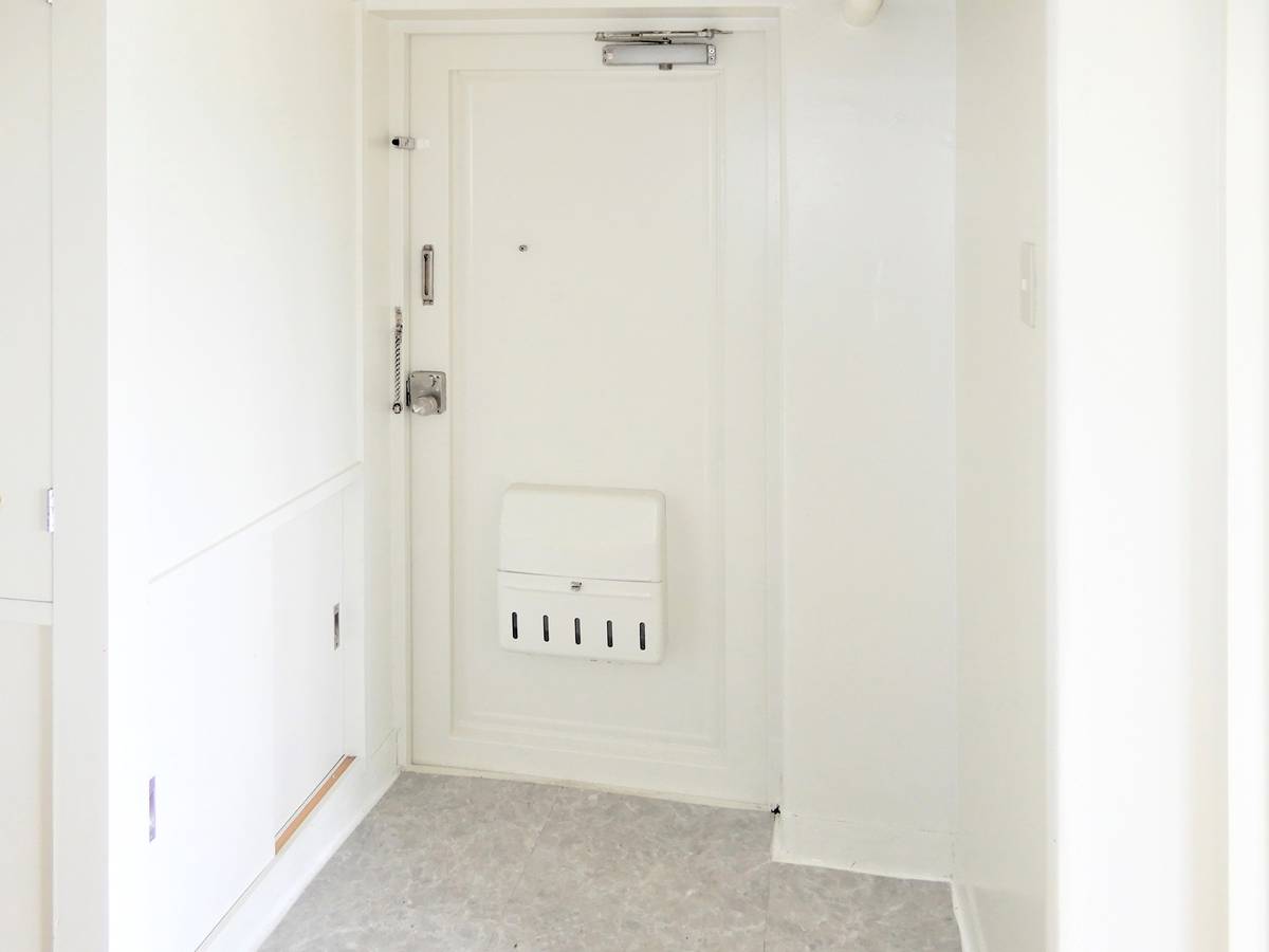 Pintu Masuk Apartemen di Village House Rokuta di Higashine-shi