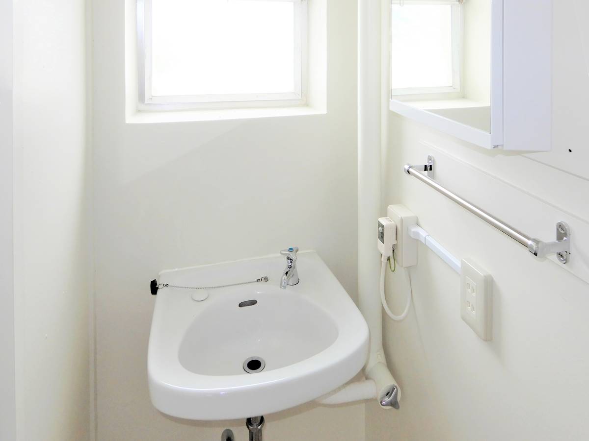 Ruang Rias di Village House Rokuta di Higashine-shi