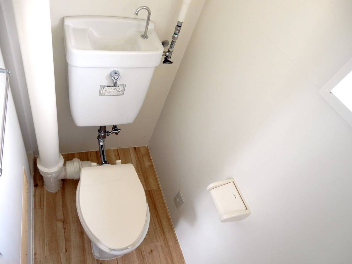 Toilet di Village House Nishine di Hachimantai-shi