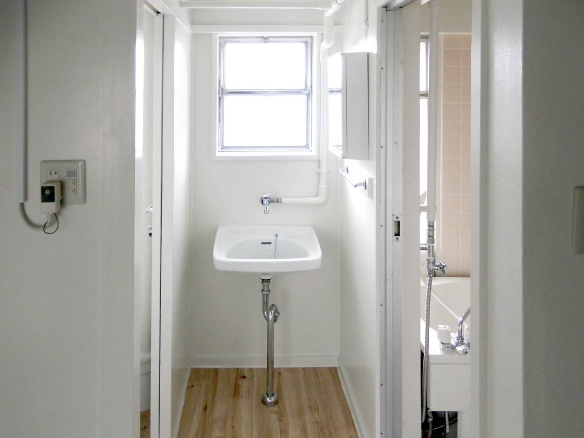 Ruang Rias di Village House Nishine di Hachimantai-shi