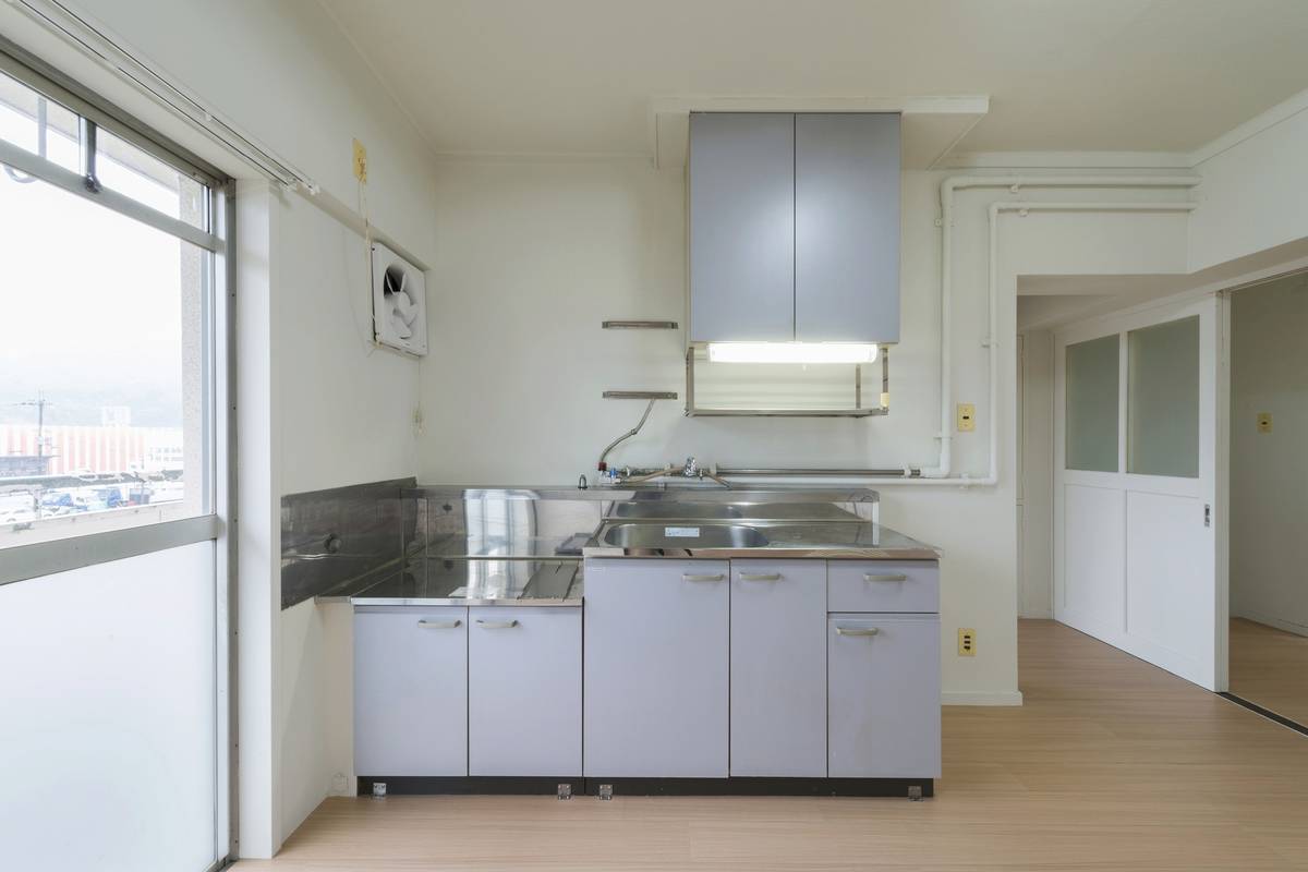 Dapur di Village House Kitakami Dai 2 di Kitakami-shi