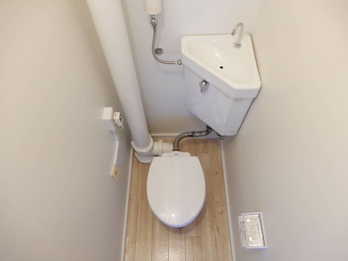 Toilet in Village House Aino in Aomori-shi