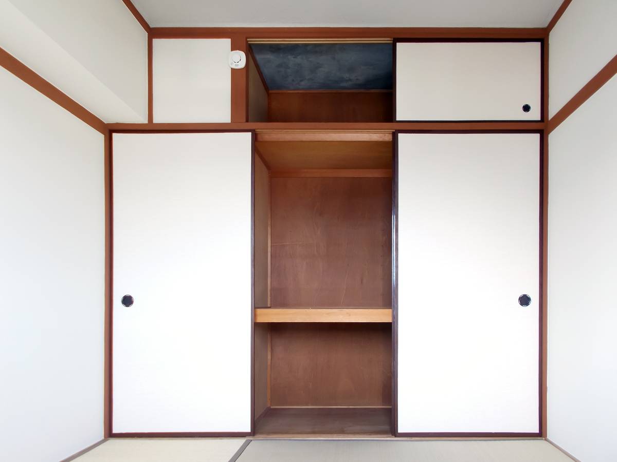 Storage Space in Village House Yahagi in Aomori-shi