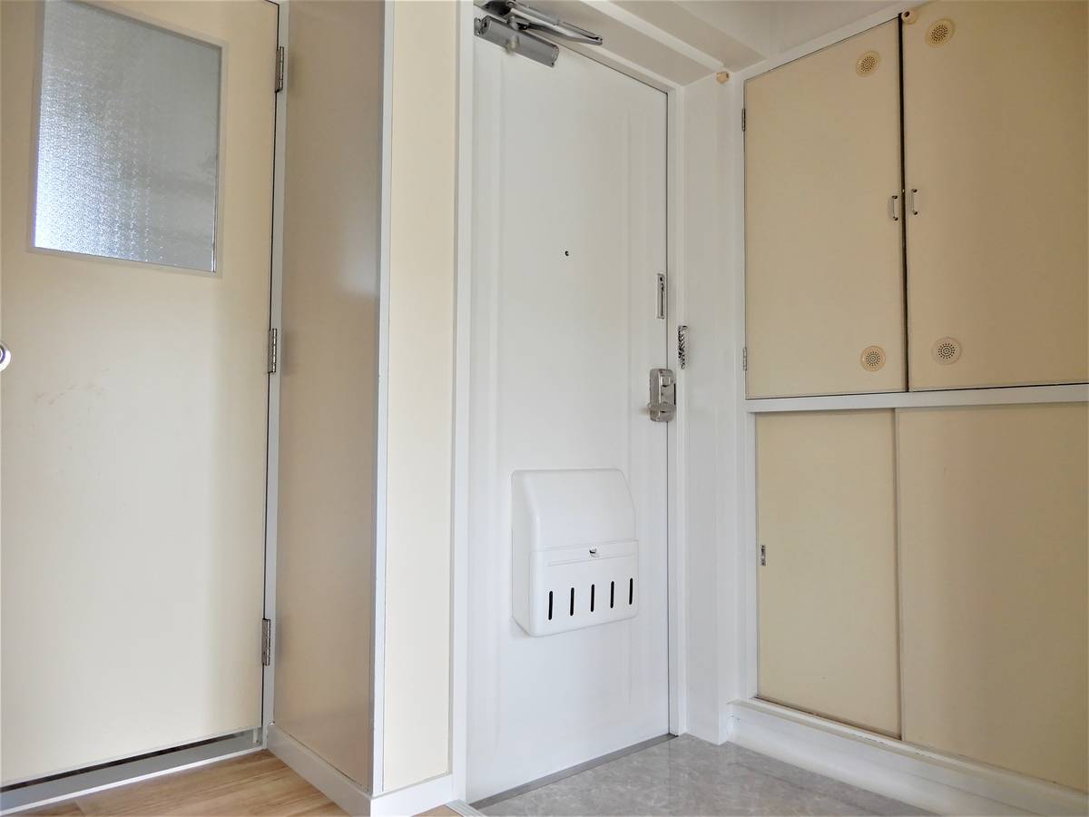 Pintu Masuk Apartemen di Village House Katsuhira di Akita-shi