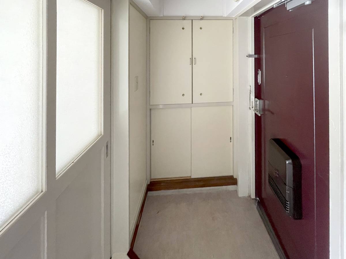 Pintu Masuk Apartemen di Village House Tokiwa di Tamura-shi