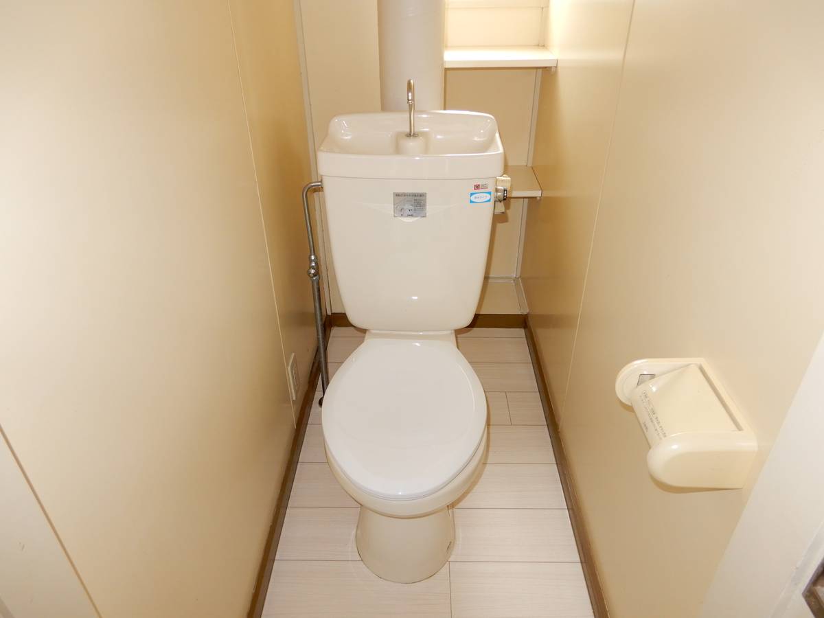 Toilet in Village House Hanaizumi Nishi in Ichinoseki-shi