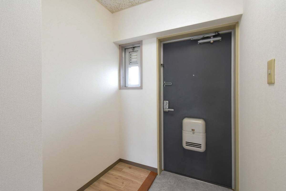 Pintu Masuk Apartemen di Village House Taya di Fukaya-shi