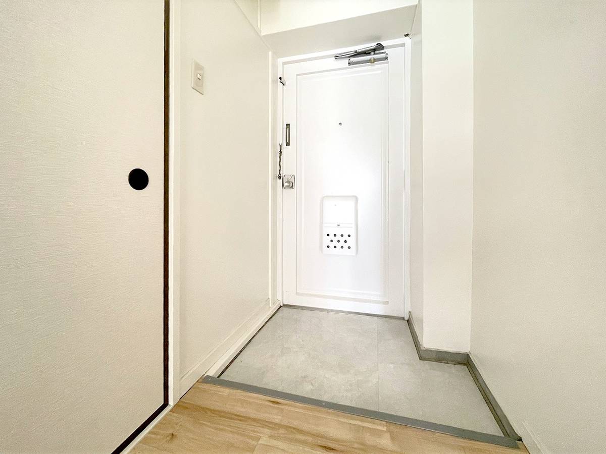 Pintu Masuk Apartemen di Village House Ageo di Ageo-shi