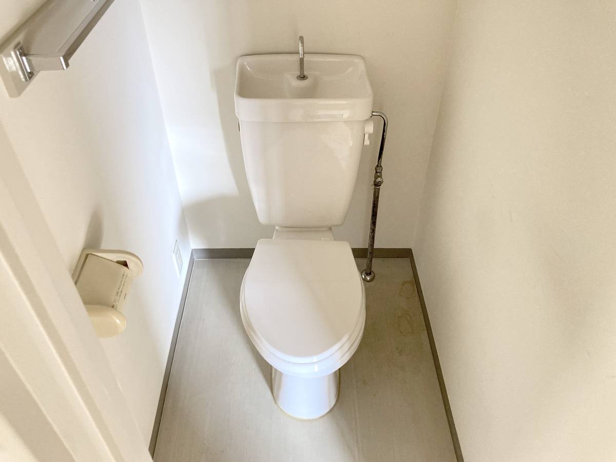 Toilet in Village House Kushizaki in Matsudo-shi