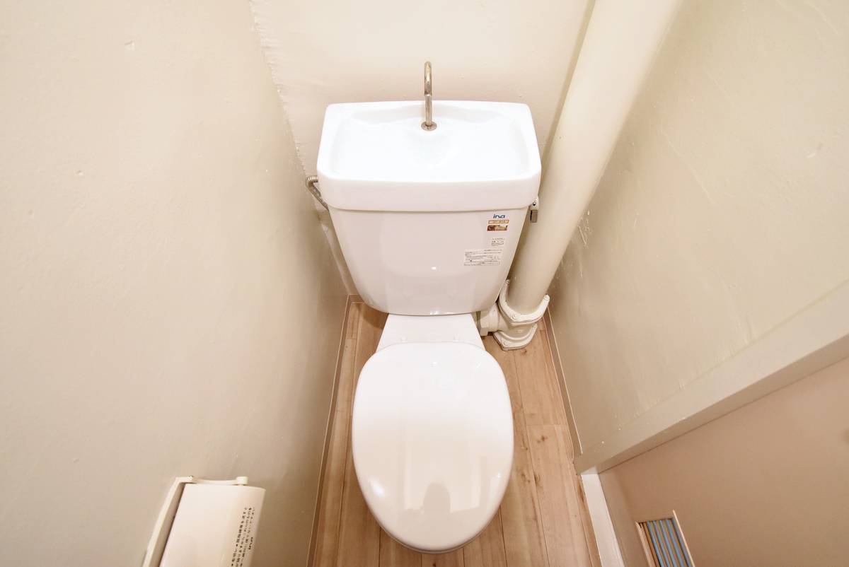 Toilet di Village House Katsuta di Yachiyo-shi