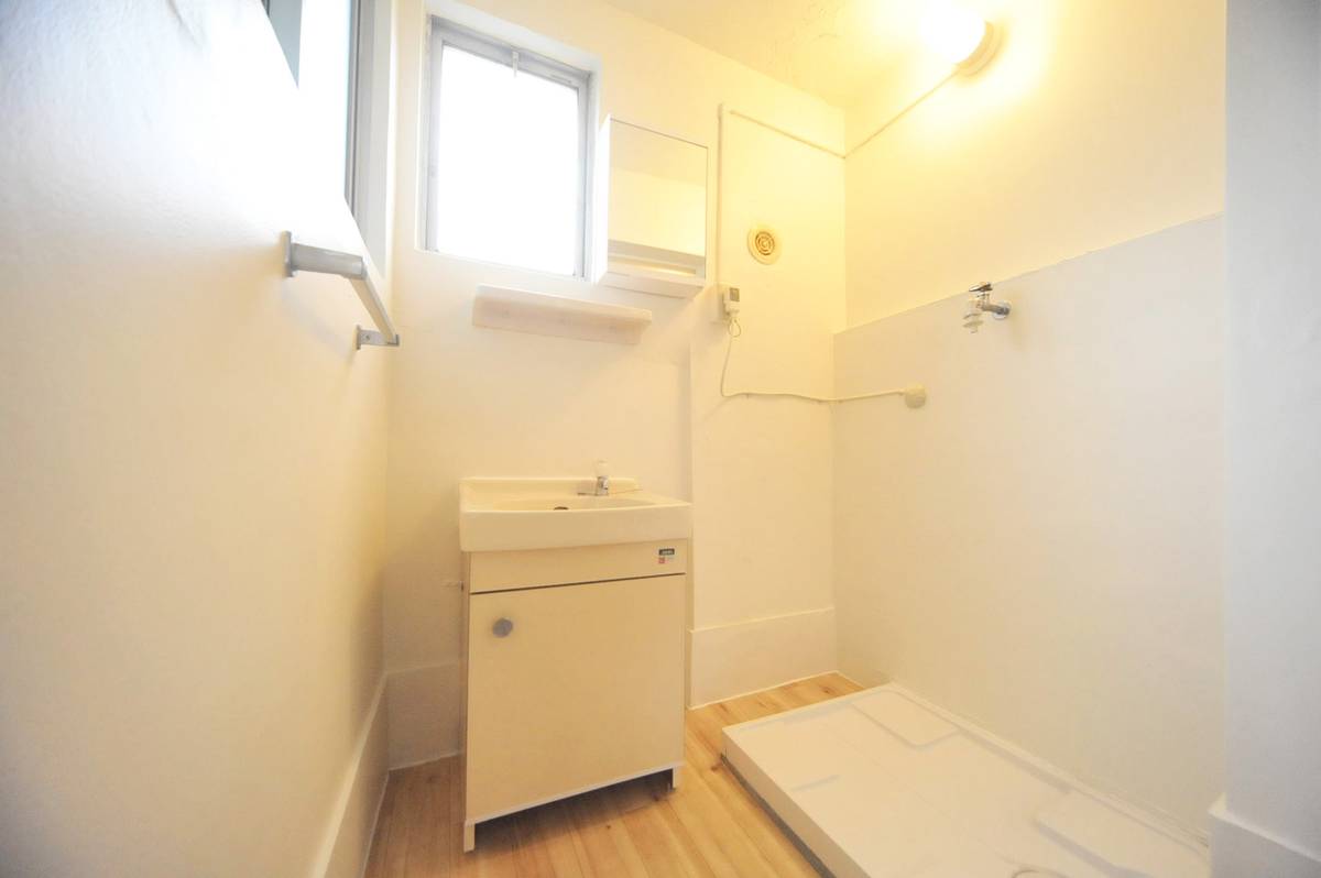 Ruang Rias di Village House Mukougaoka di Miyamae-ku