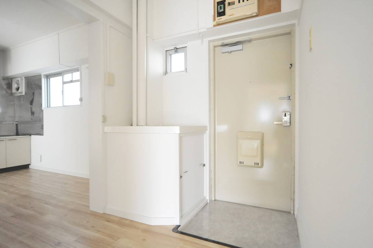Pintu Masuk Apartemen di Village House Uraga di Yokosuka-shi