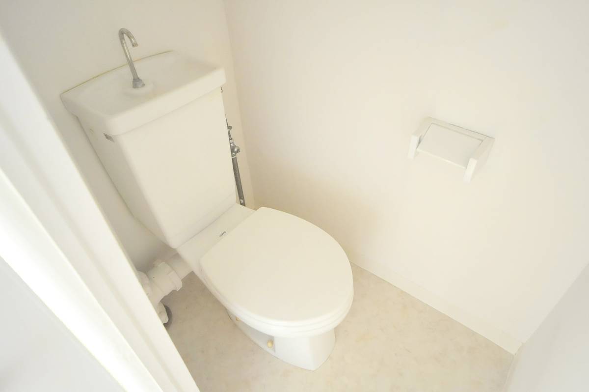 Toilet di Village House Uraga di Yokosuka-shi