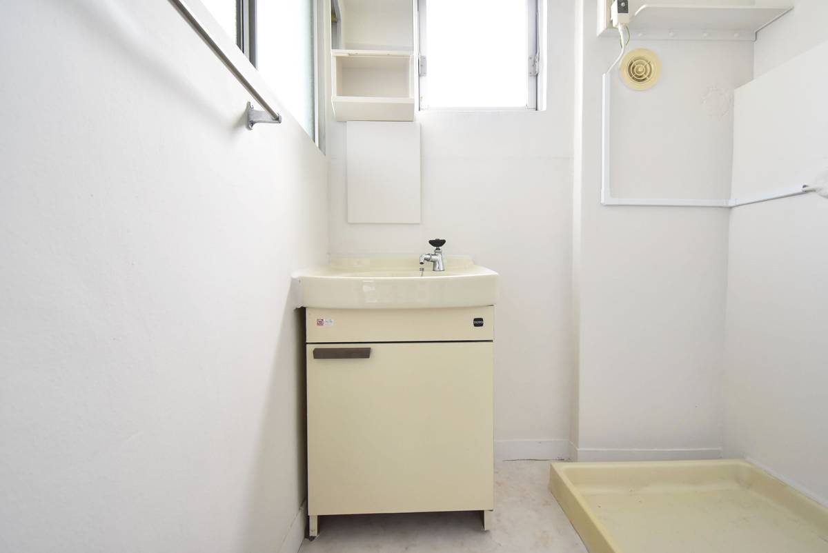 位于横須賀市的Village House 浦賀的洗手间