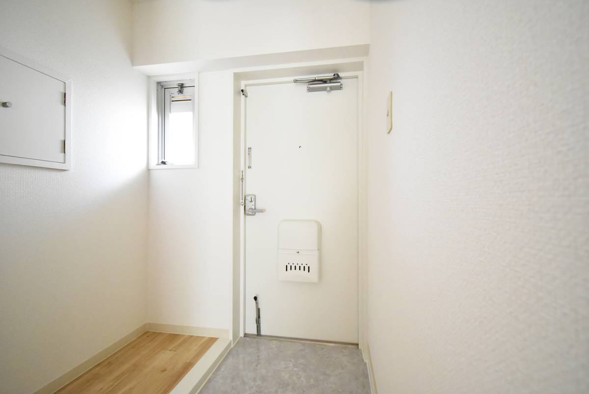 Pintu Masuk Apartemen di Village House Shimo Kuzawa di Chuo-ku