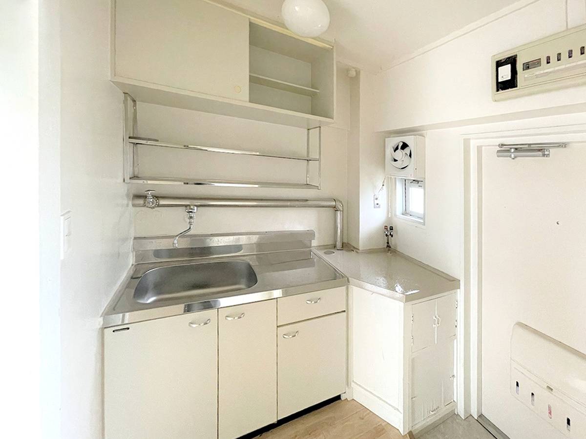 Dapur di Village House Kawauchi di Kiryu-shi