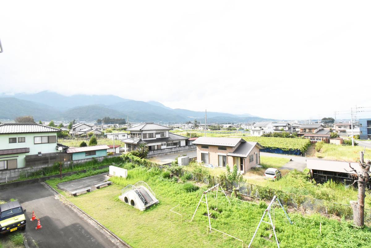 Tầm nhìn từ Village House Masuho ở Minamikoma-gun