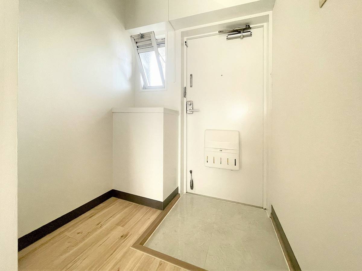 Pintu Masuk Apartemen di Village House Ninomiya di Naka-gun