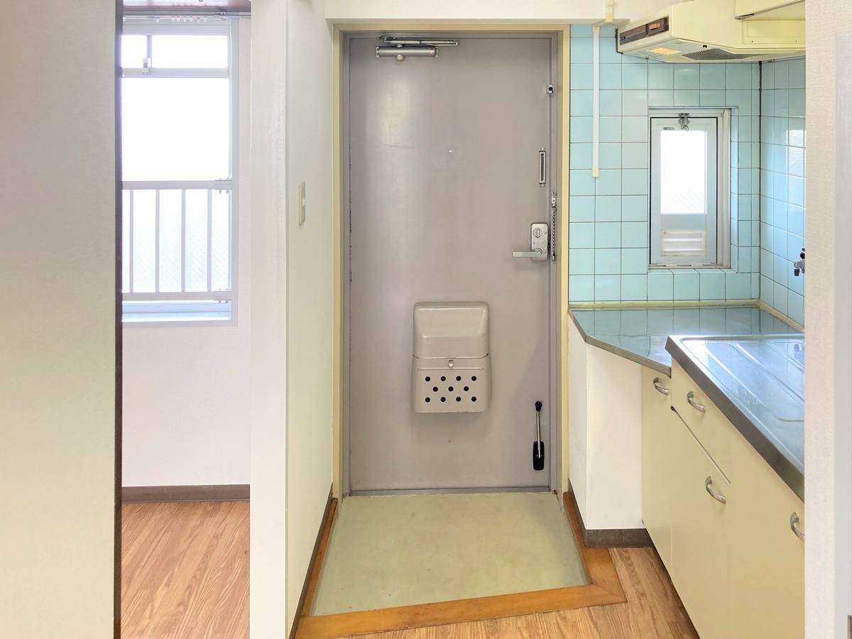 Apartment Entrance in Village House Iriyamazu in Yokosuka-shi