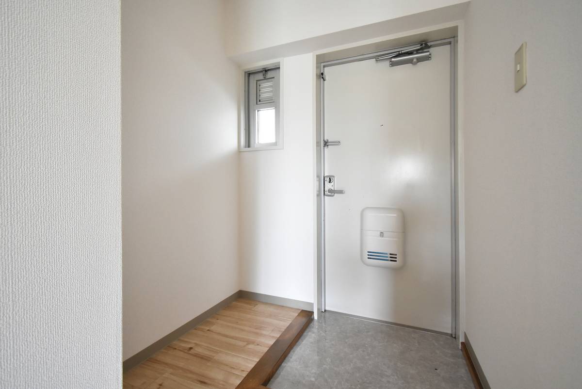 Pintu Masuk Apartemen di Village House Iriyamazu di Yokosuka-shi