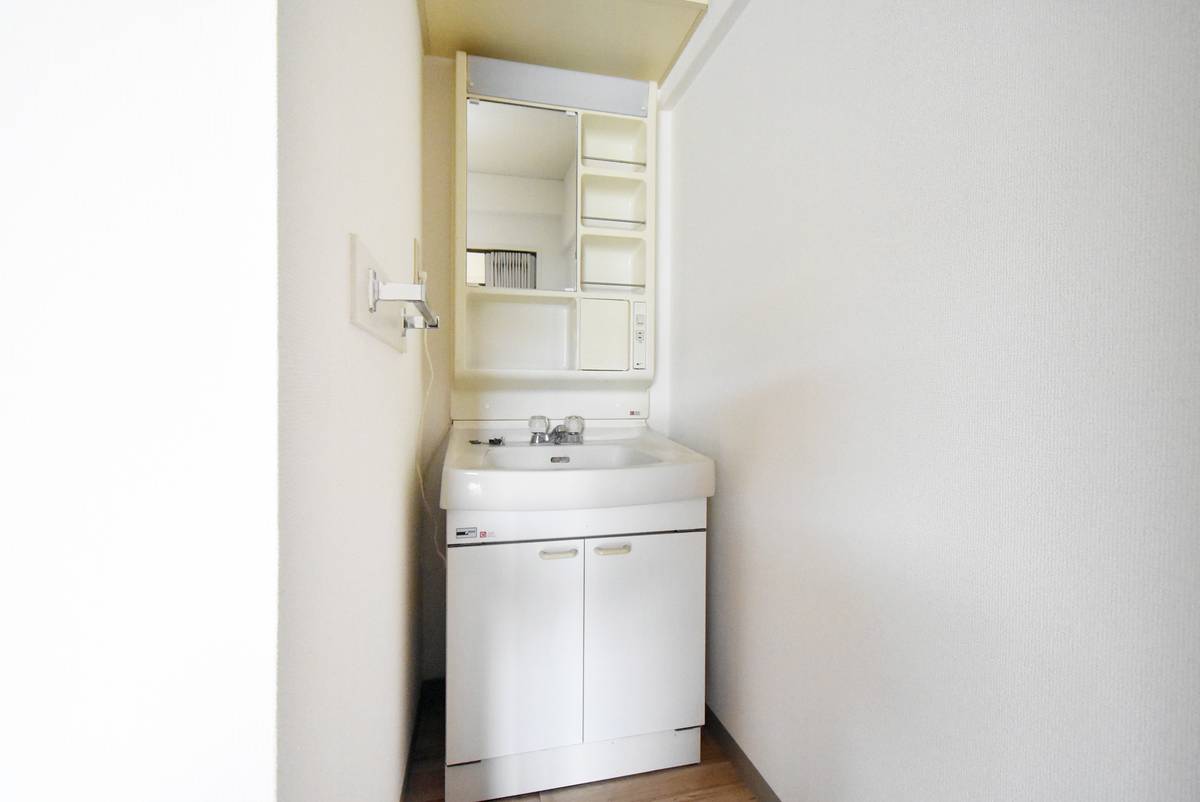 Ruang Rias di Village House Iriyamazu di Yokosuka-shi