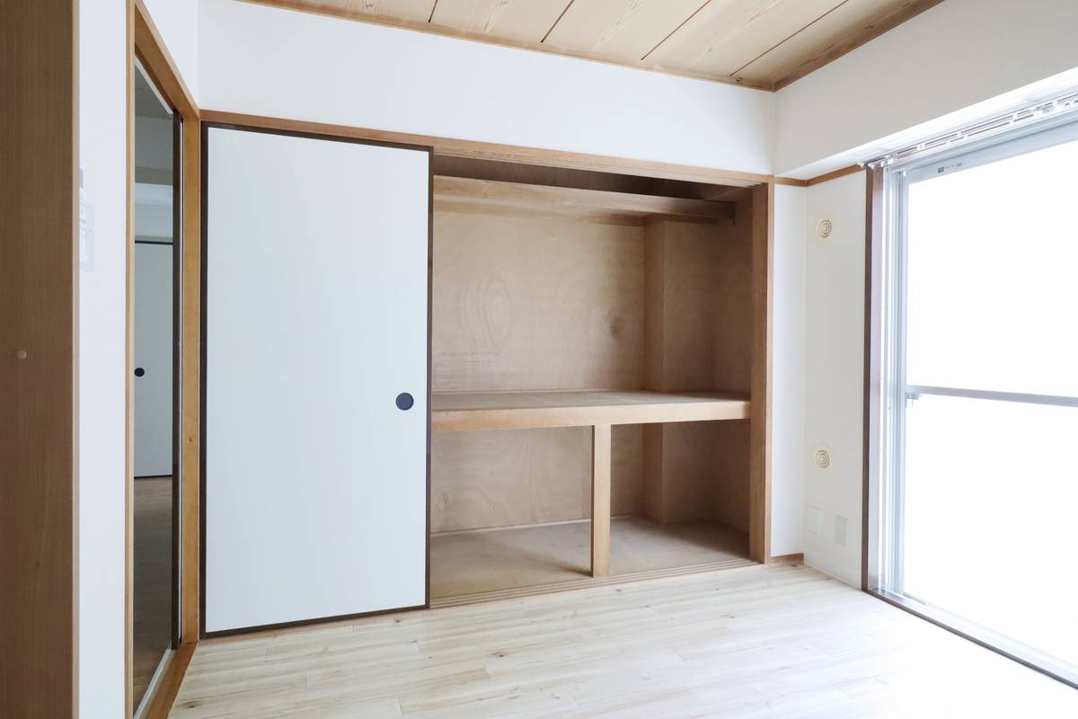 Storage Space in Village House Chigusa in Hanamigawa-ku