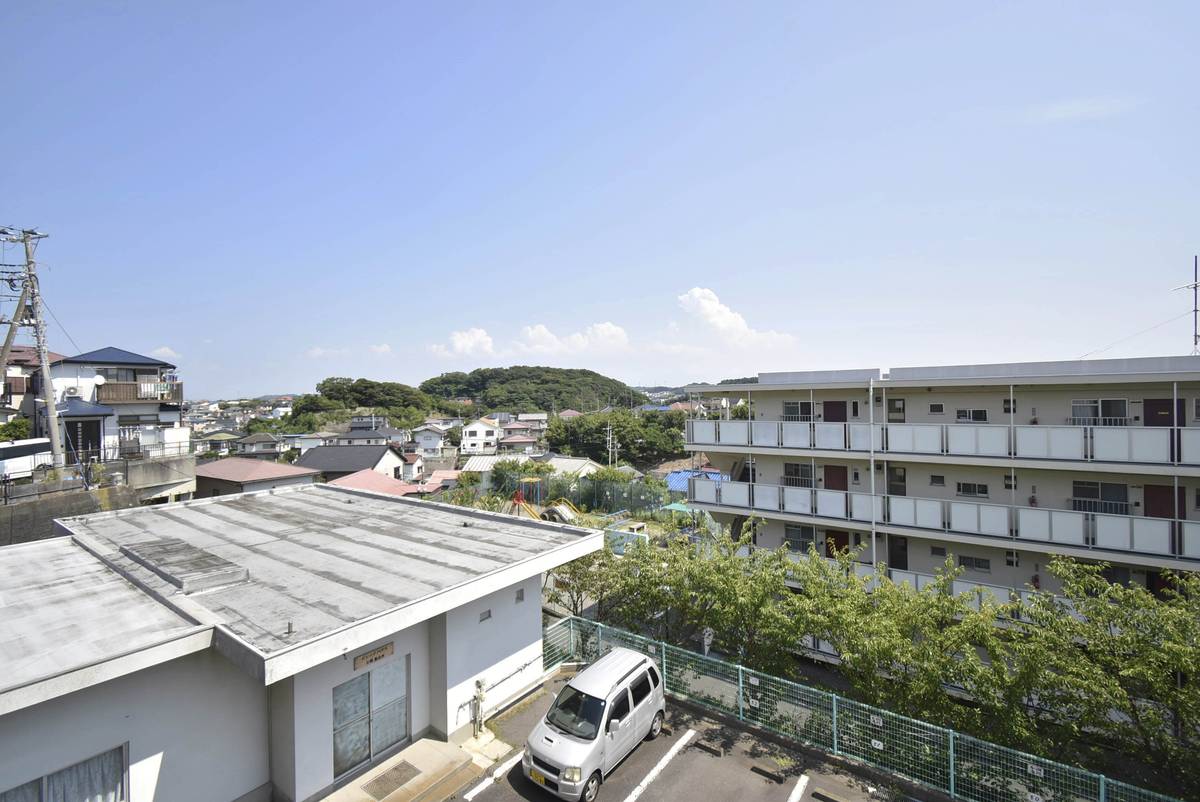 Tầm nhìn từ Village House Kugou ở Yokosuka-shi