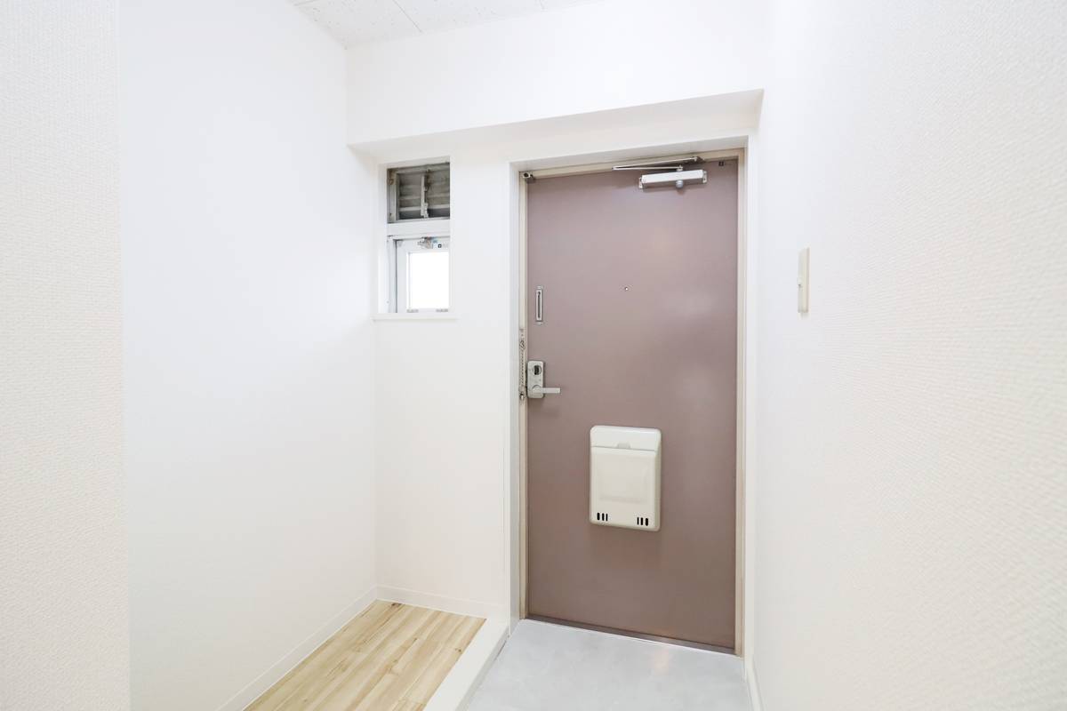 Pintu Masuk Apartemen di Village House Gosho di Ichihara-shi