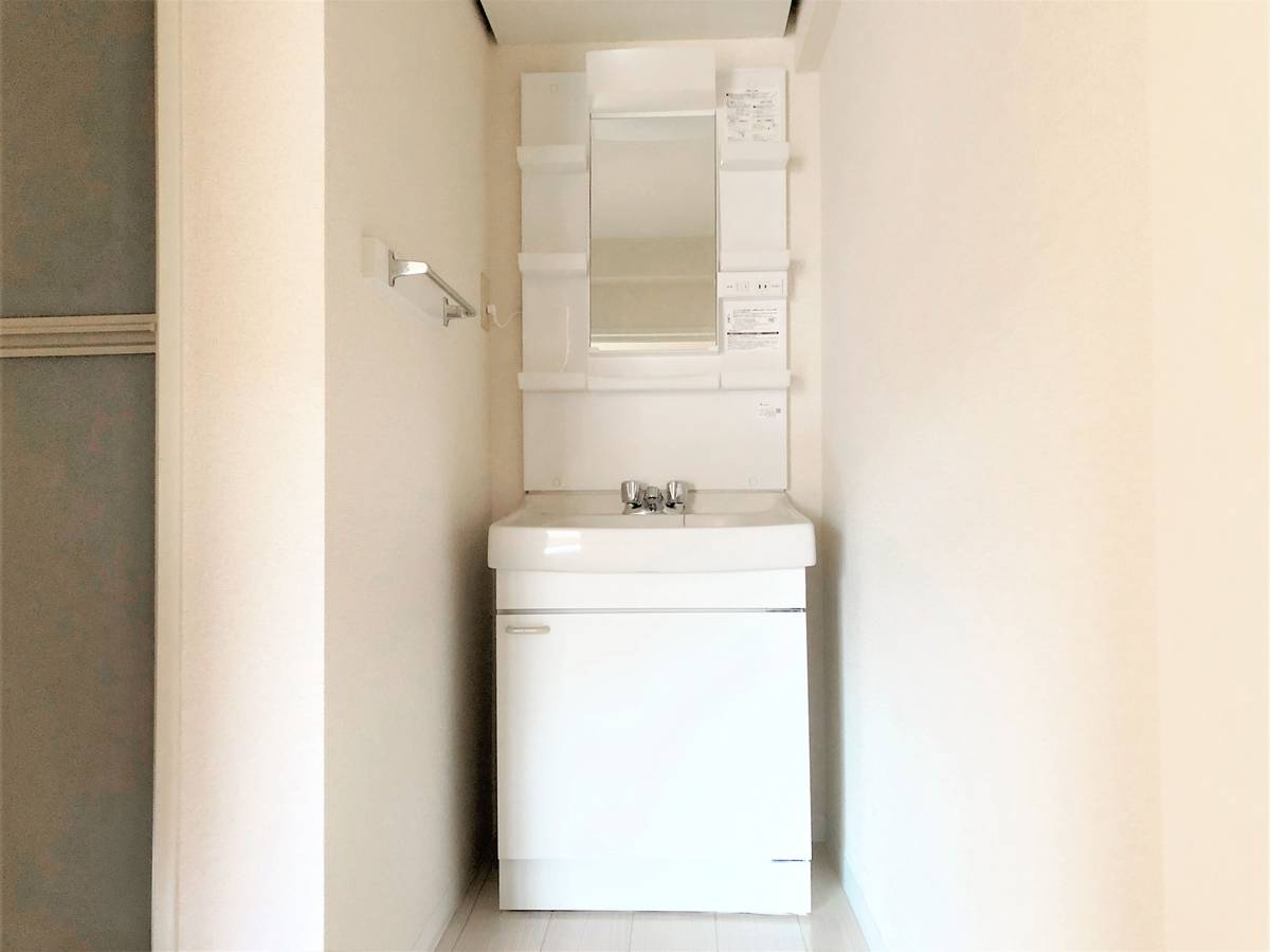 Ruang Rias di Village House Akuwa di Seya-ku