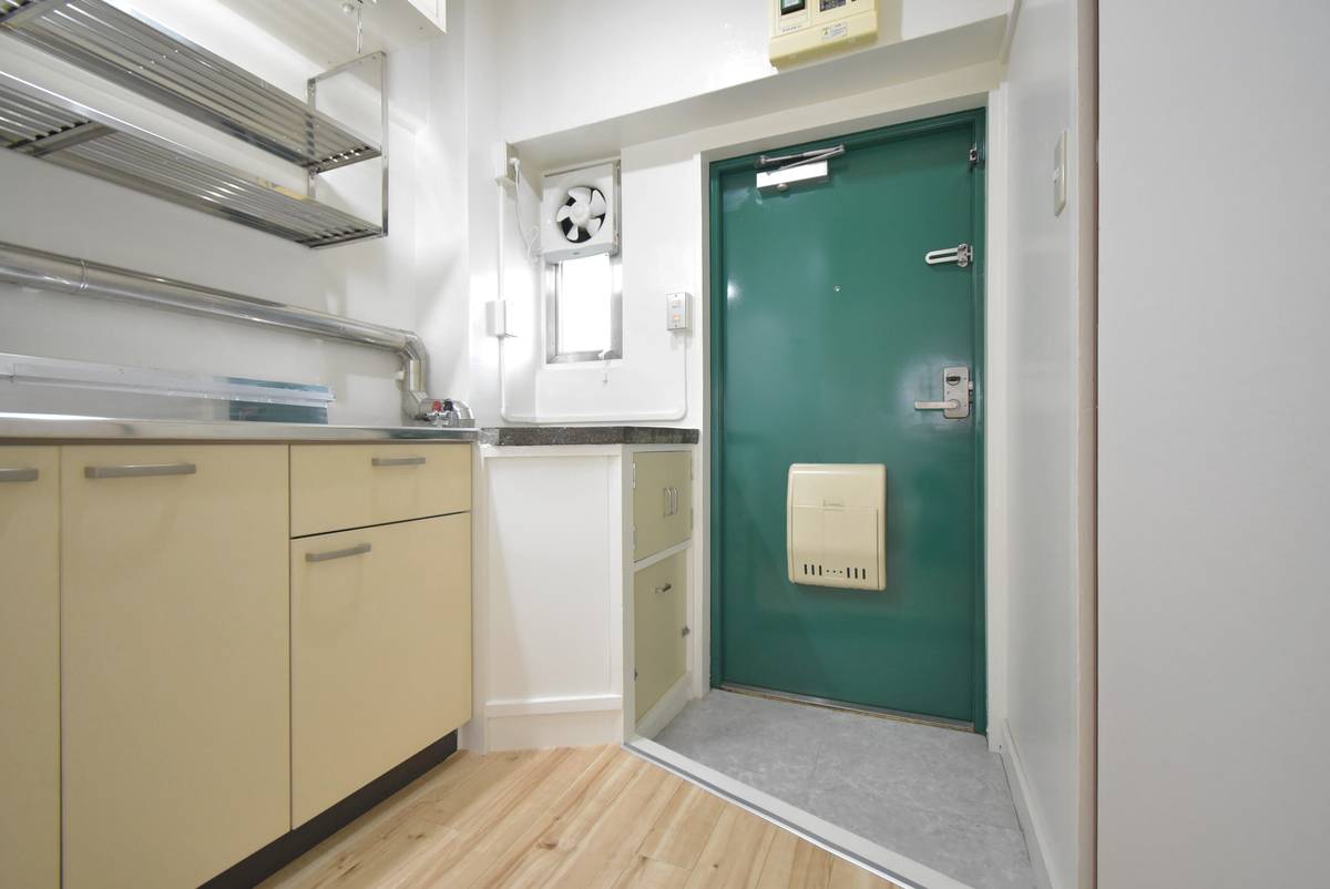 Pintu Masuk Apartemen di Village House Gouchi di Akishima-shi