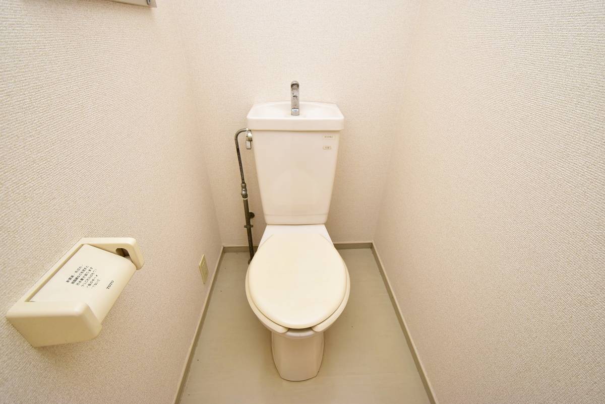 Toilet in Village House Akita in Akiruno-shi