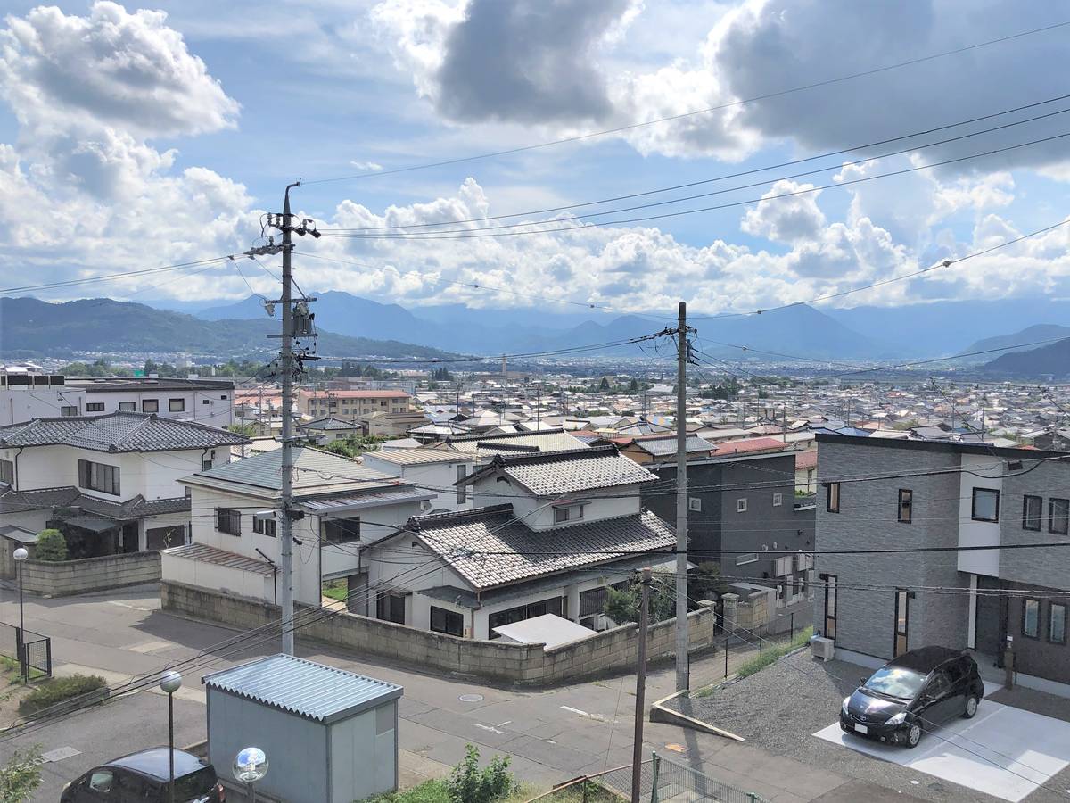 Tầm nhìn từ Village House Ueda ở Ueda-shi