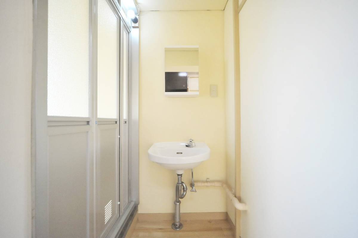 Atsugi-shi मा Village House Sanda मा पाउडर रूम