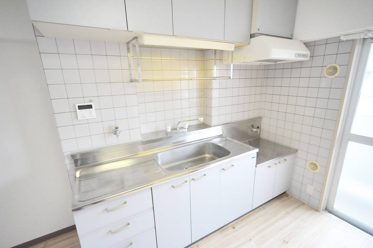 Kitchen in Village House Ooshima in Hiratsuka-shi