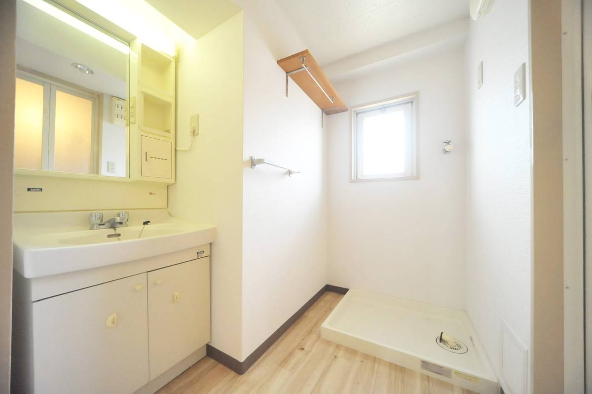 Powder Room in Village House Ooshima in Hiratsuka-shi