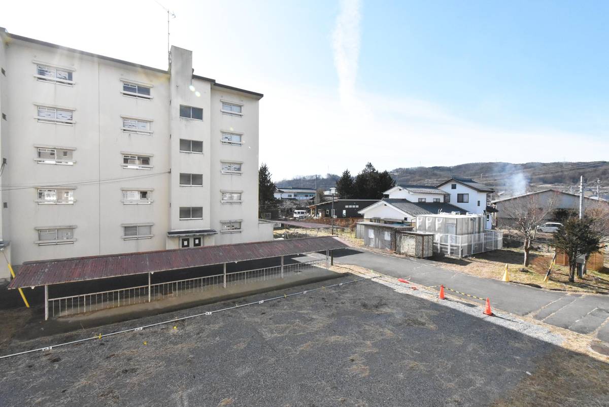 Tầm nhìn từ Village House Usuda ở Saku-shi