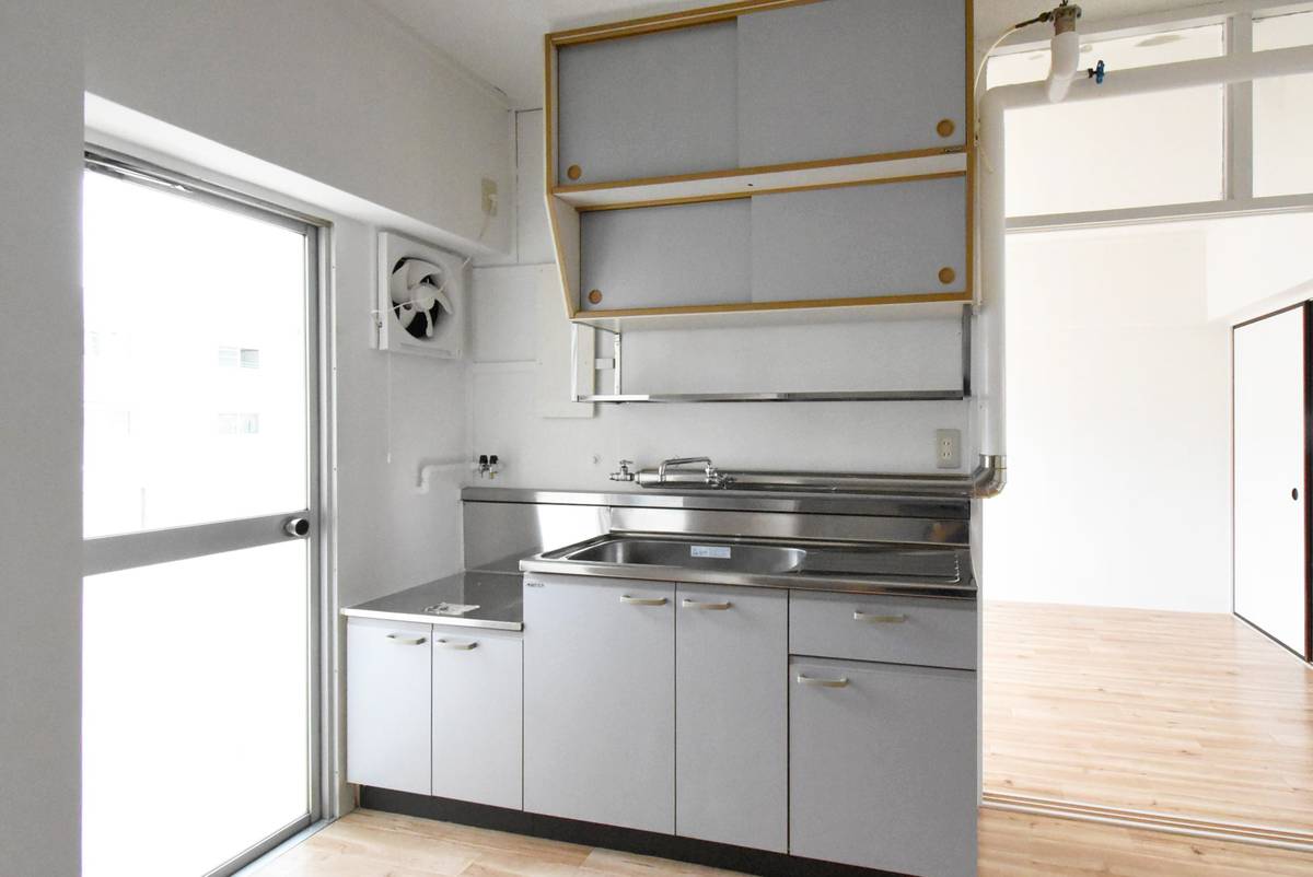 Okaya-shi ရှိ Village House Kawagishi ၏ မီးဖိုချောင်