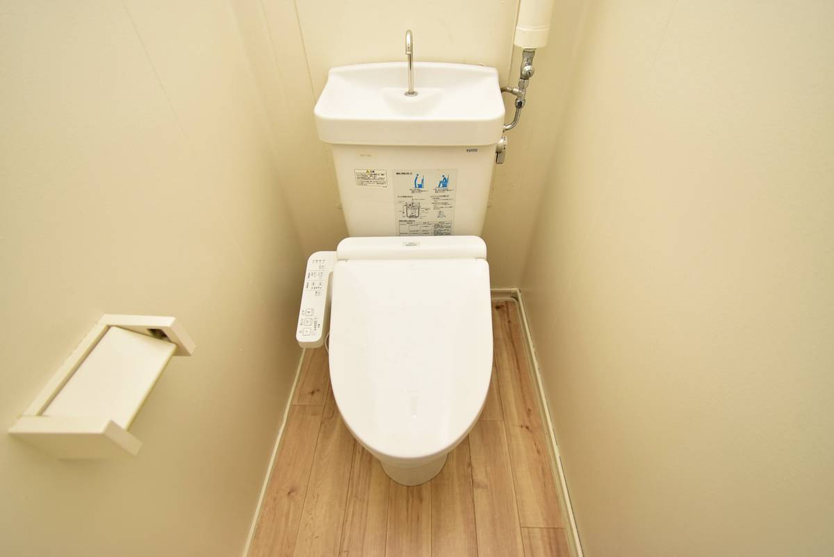 Toilet in Village House Mukoudai Tower in Nishitokyo-shi