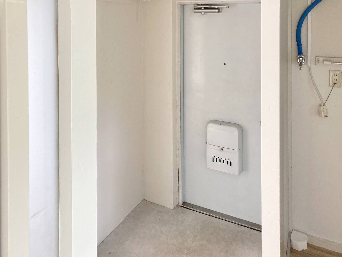 Pintu Masuk Apartemen di Village House Daishuku di Toride-shi
