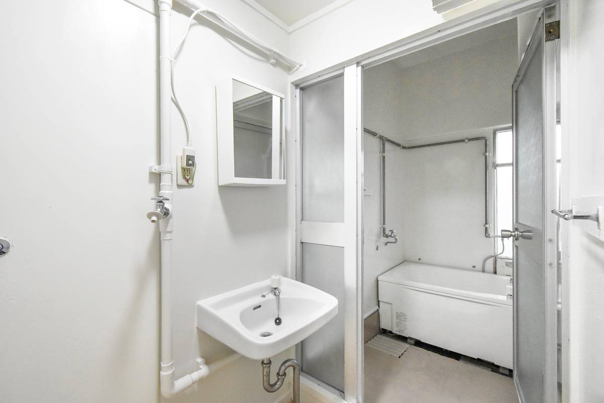 位于那須烏山市的Village House 烏山的洗手间