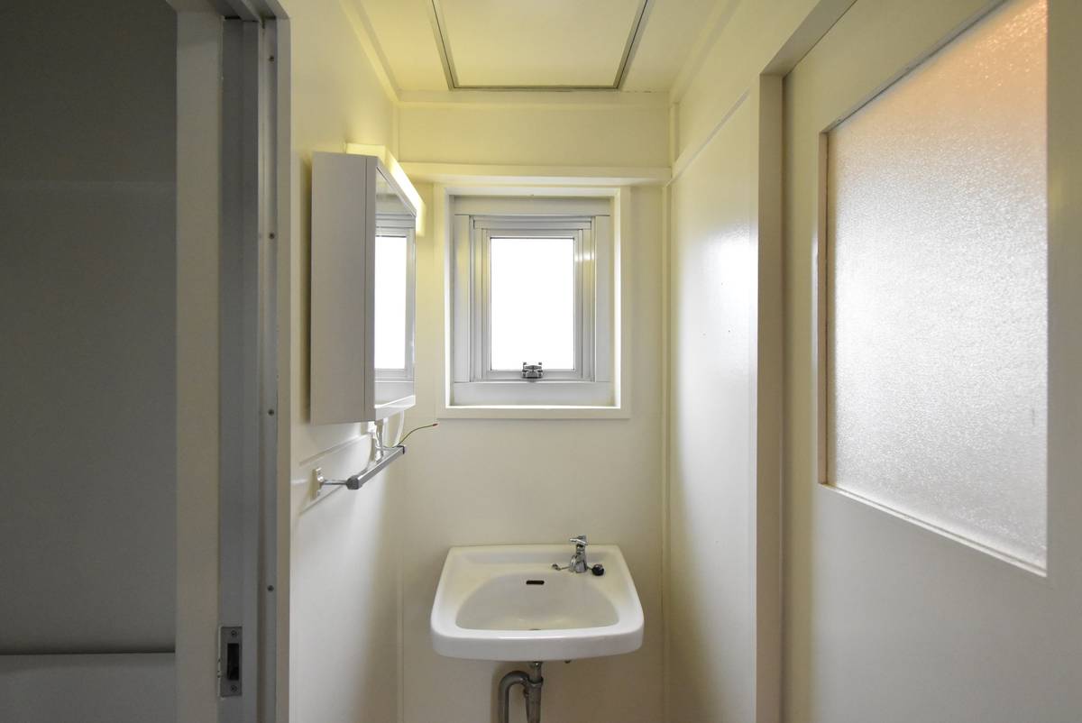 Ruang Rias di Village House Yoshida Miyakouji di Tsubame-shi