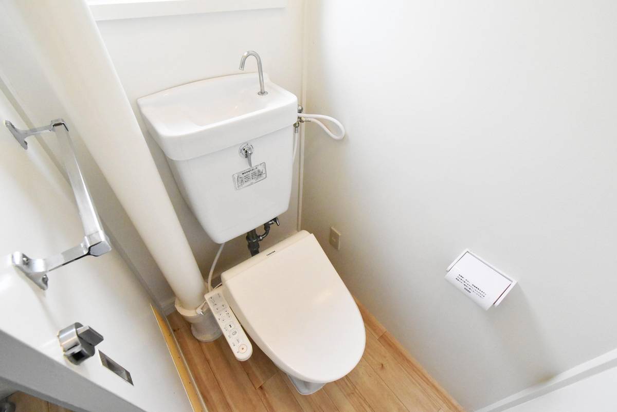 Toilet di Village House Yoshida Miyakouji di Tsubame-shi