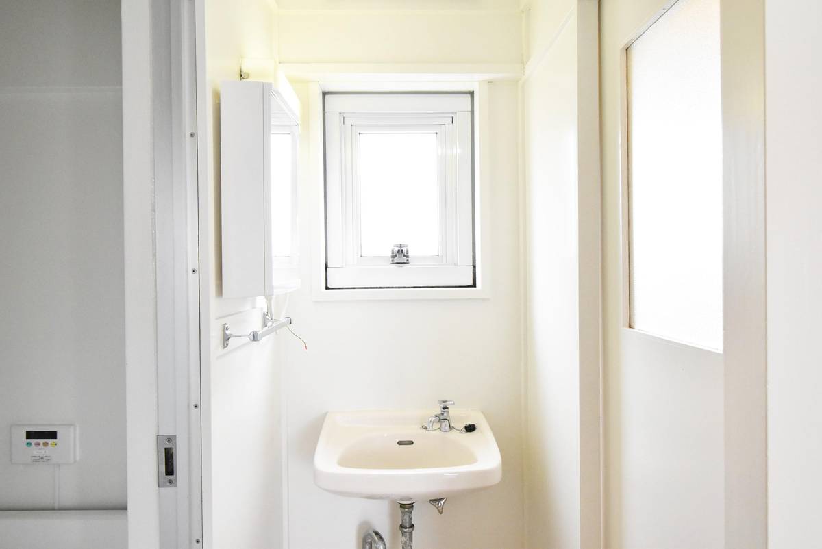 Ruang Rias di Village House Yoshida Miyakouji di Tsubame-shi