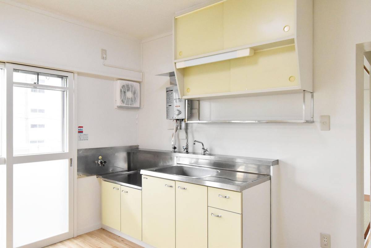 Dapur di Village House Yoshida Miyakouji di Tsubame-shi