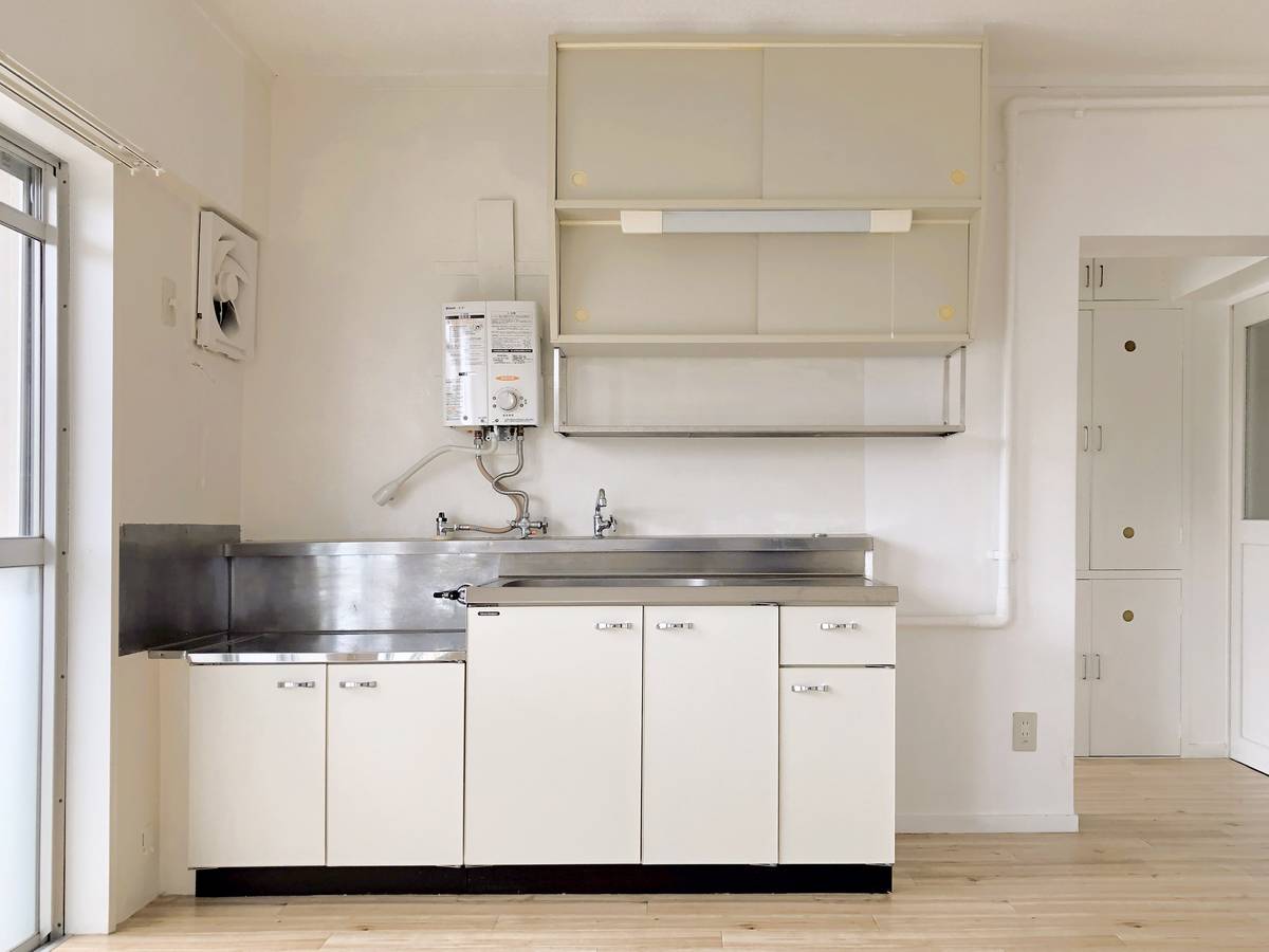 Khu vực bếp của Village House Iwama ở Kasama-shi