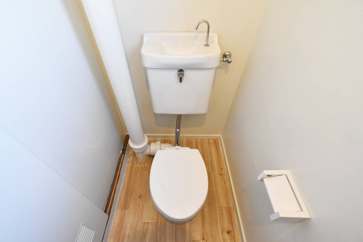 Toilet di Village House Yuuki Dai 2 di Yuki-shi