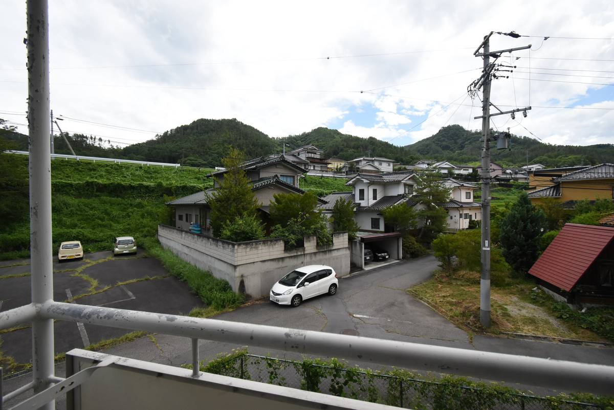 Tầm nhìn từ Village House Maruko ở Ueda-shi