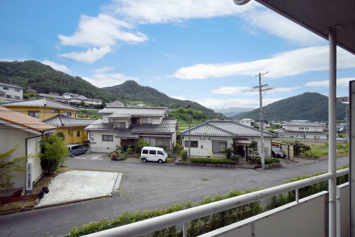 Tầm nhìn từ Village House Maruko ở Ueda-shi