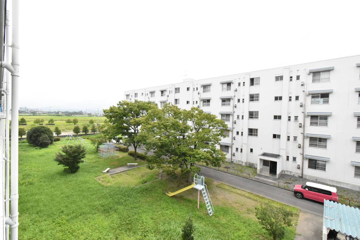 Tầm nhìn từ Village House Tamaho Narushima ở Chuo-shi