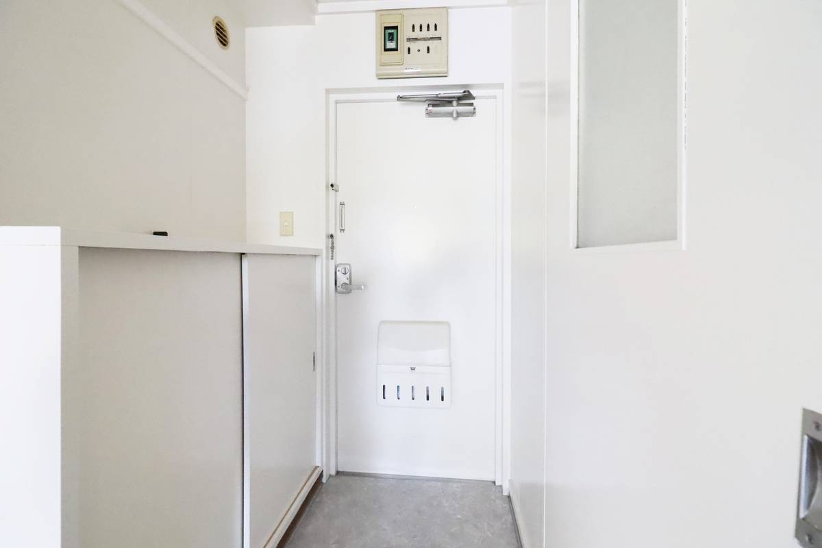 成田市ビレッジハウス成田吾妻タワーの玄関